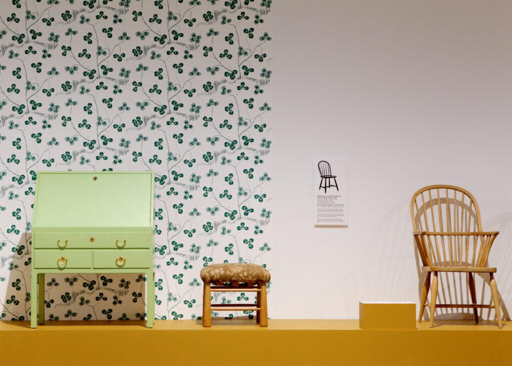Arkkitehti-muotoilija Josef Frankin suunnitelemia tapetteja seinillä Designmuseossa. Kuvaaja Katja Hagelstam