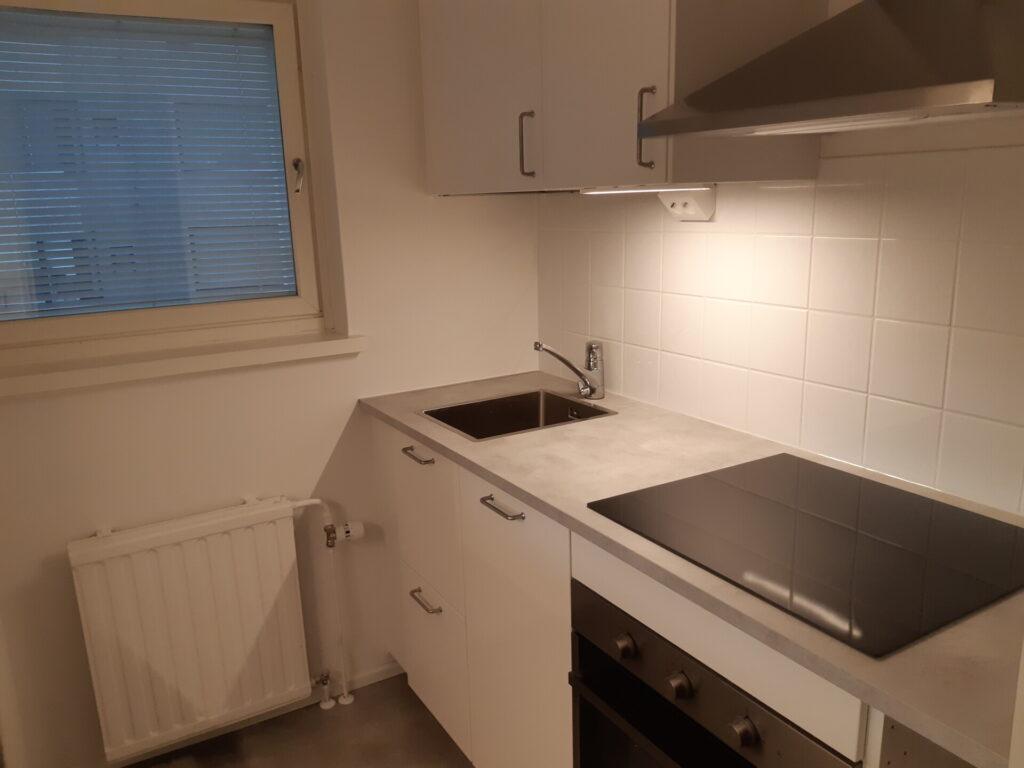 Keittiö pintaremontin jälkeen