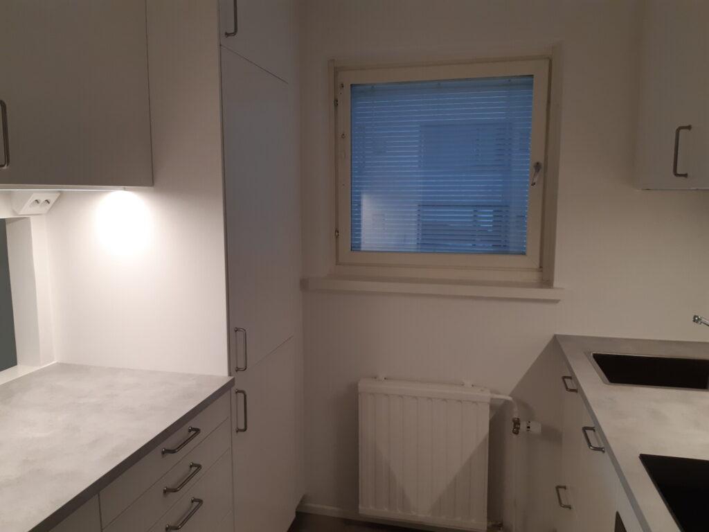 Keittiö pintaremontin jälkeen