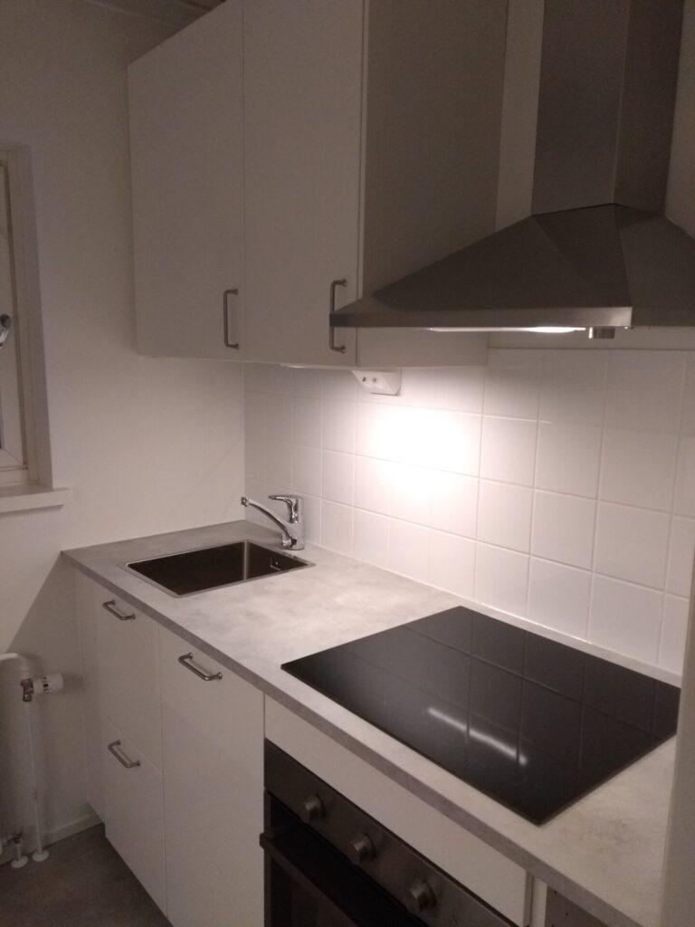 Keittiö pintaremontin jälkeen