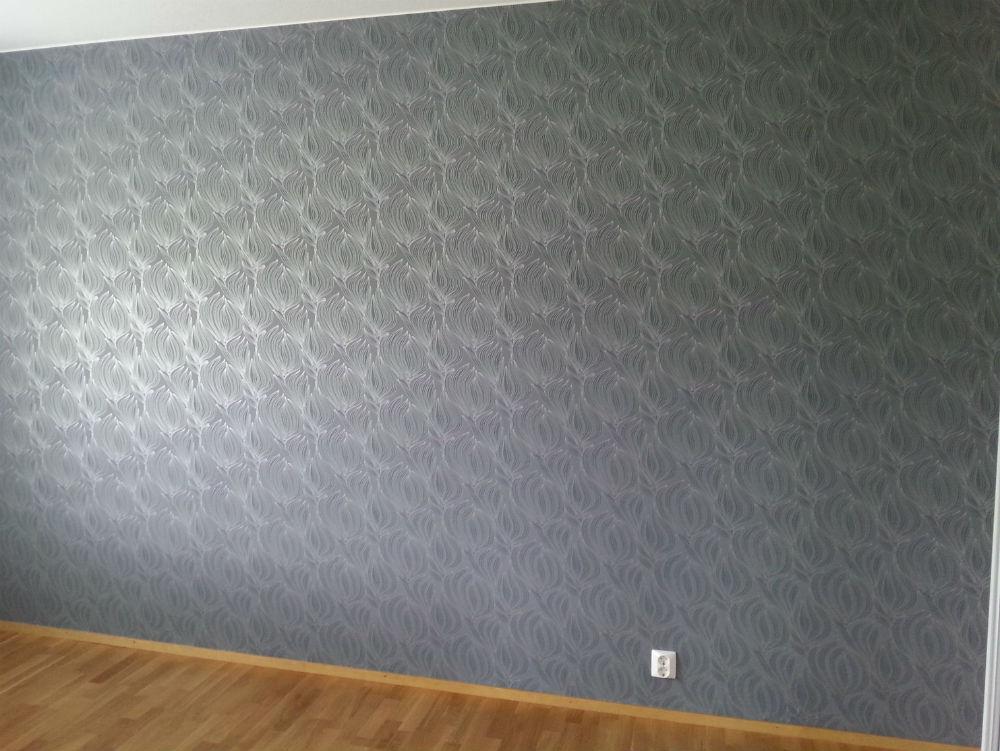 Tapetoituja seiniä yksityisasunnoissa Helsingissä.